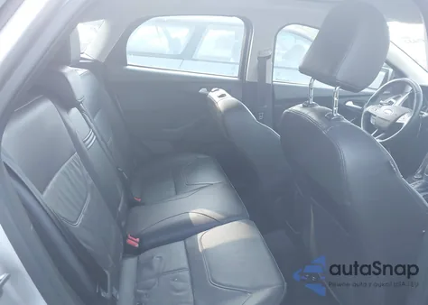 2016 Ford Focus Titanium z USA, uszkodzony, nr VIN 1FADP3N25GL250227